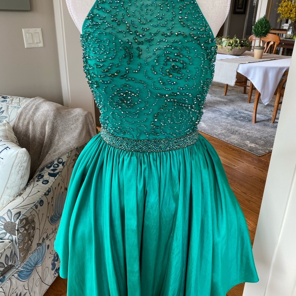 Emerald Green fit and flare cocktail dress 👗
